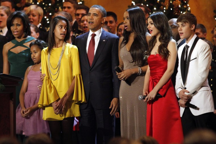 Image: Barack Obama, Michelle Obama, Malia Obama, Sasha Obama, Justin Bieber, Jennifer Hudson, Victoria Justice